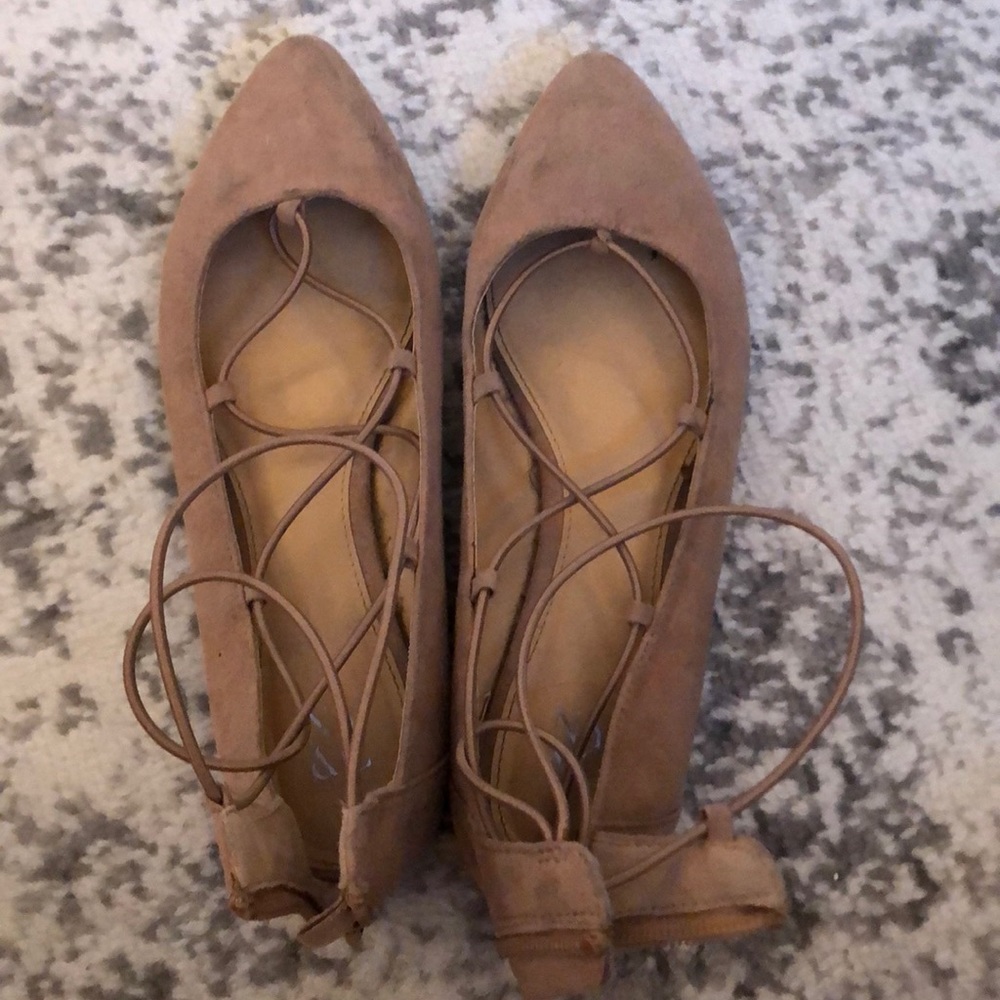 Point-toed flats